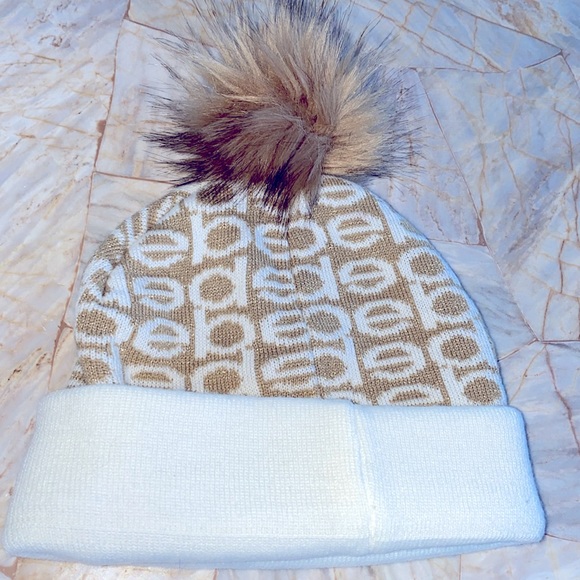 BEBE Hat Cream /White with Logo Beanie Pom Ski One Size